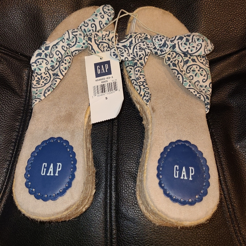 NWT Gap Women Wedge Heeled Sandals Size 5